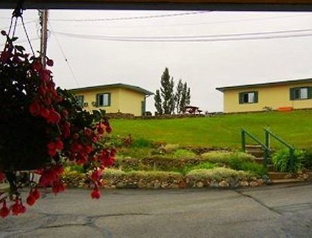 Pleasant View Motel Summerland Exterior photo