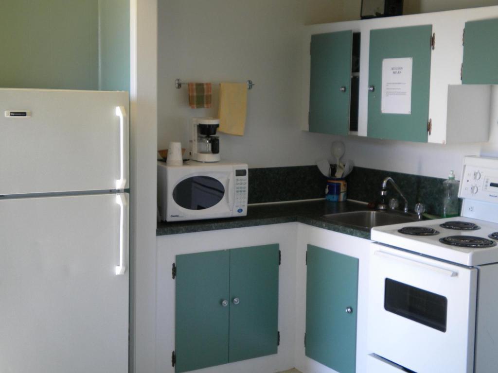 Pleasant View Motel Summerland Room photo