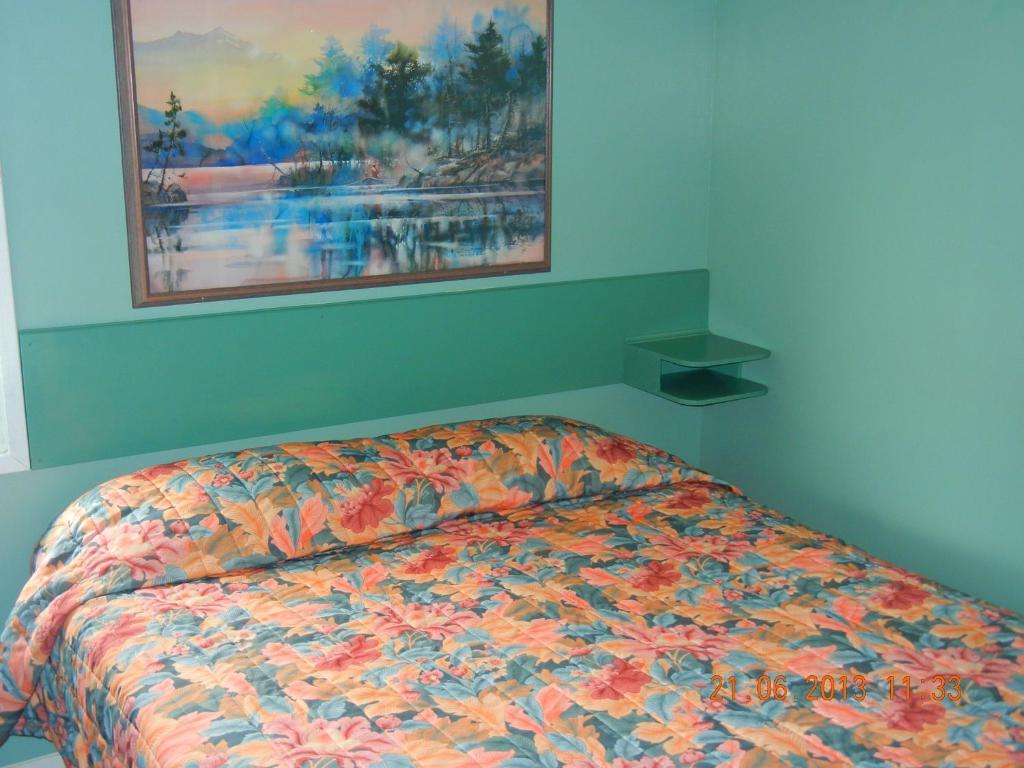Pleasant View Motel Summerland Room photo