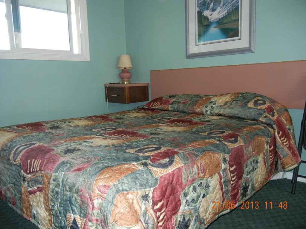 Pleasant View Motel Summerland Room photo