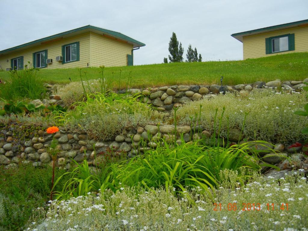 Pleasant View Motel Summerland Exterior photo